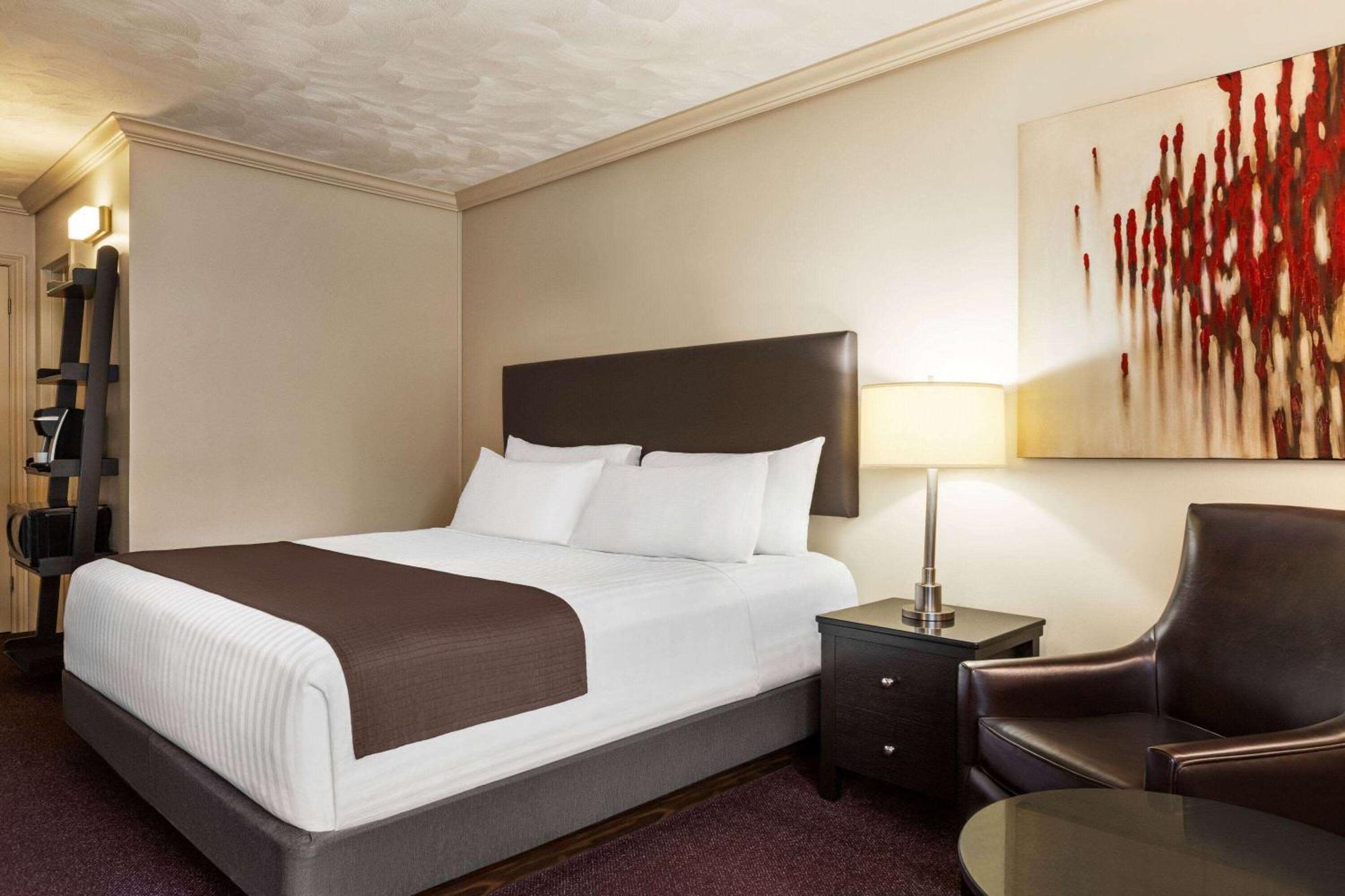 בת'רסט Atlantic Host Hotel, Trademark Collection By Wyndham מראה חיצוני תמונה