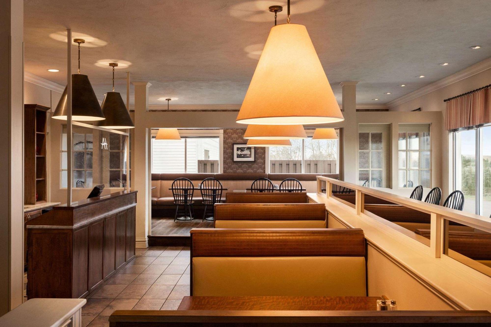 בת'רסט Atlantic Host Hotel, Trademark Collection By Wyndham מראה חיצוני תמונה